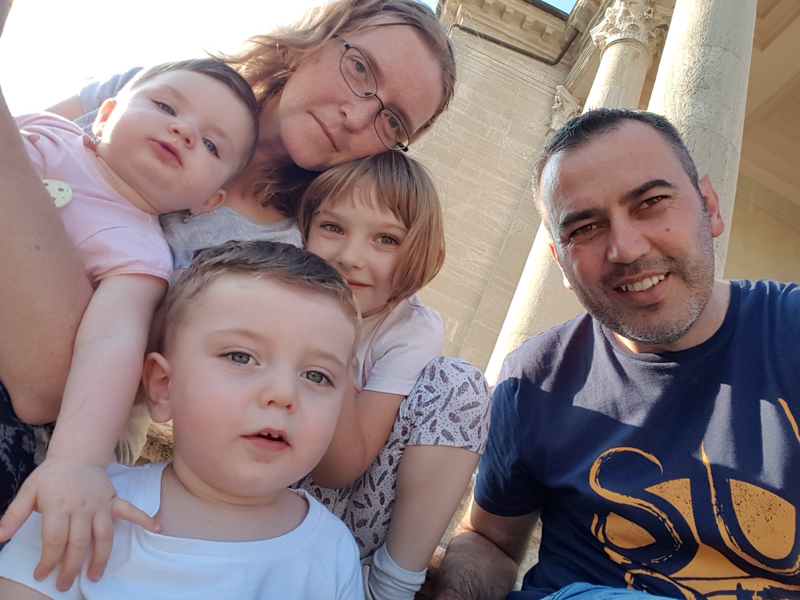 Marius C. Ene împreună cu familia sa